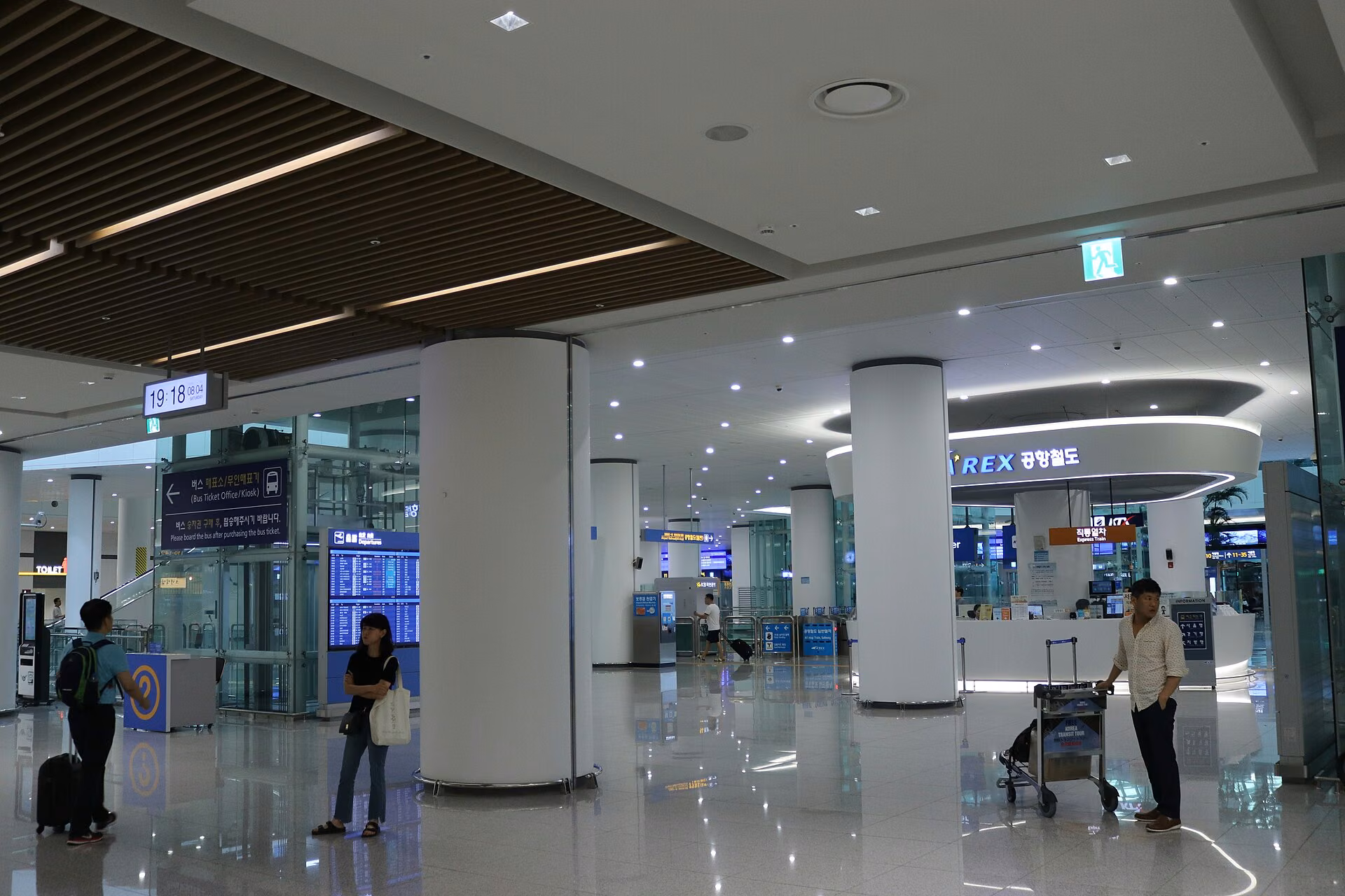 Find the AREX concourse