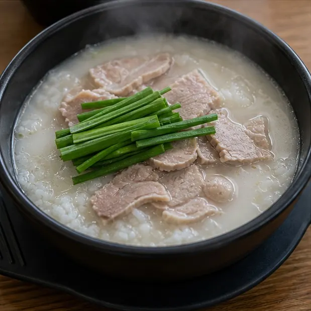 Dwaeji gukbap with chives