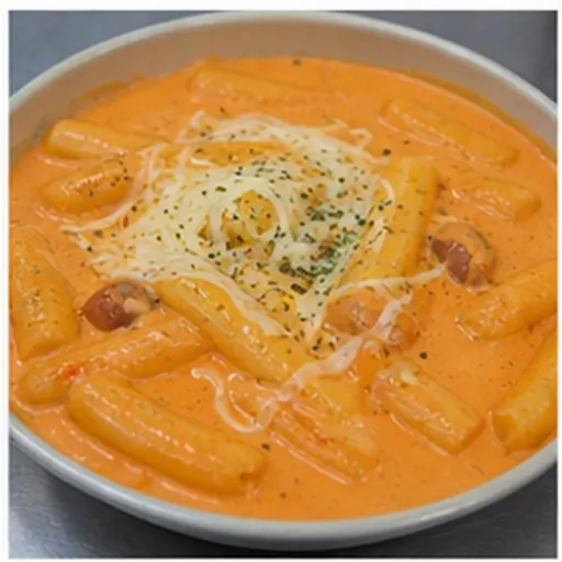 Korean-style serving of Rose tteokbokki