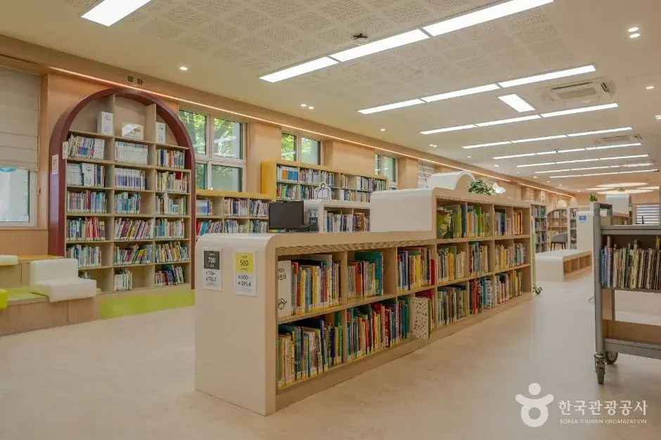 Jeongdok Public Library official photo
