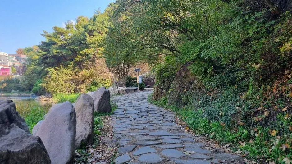 Hongjecheon Artificial Waterfall official photo