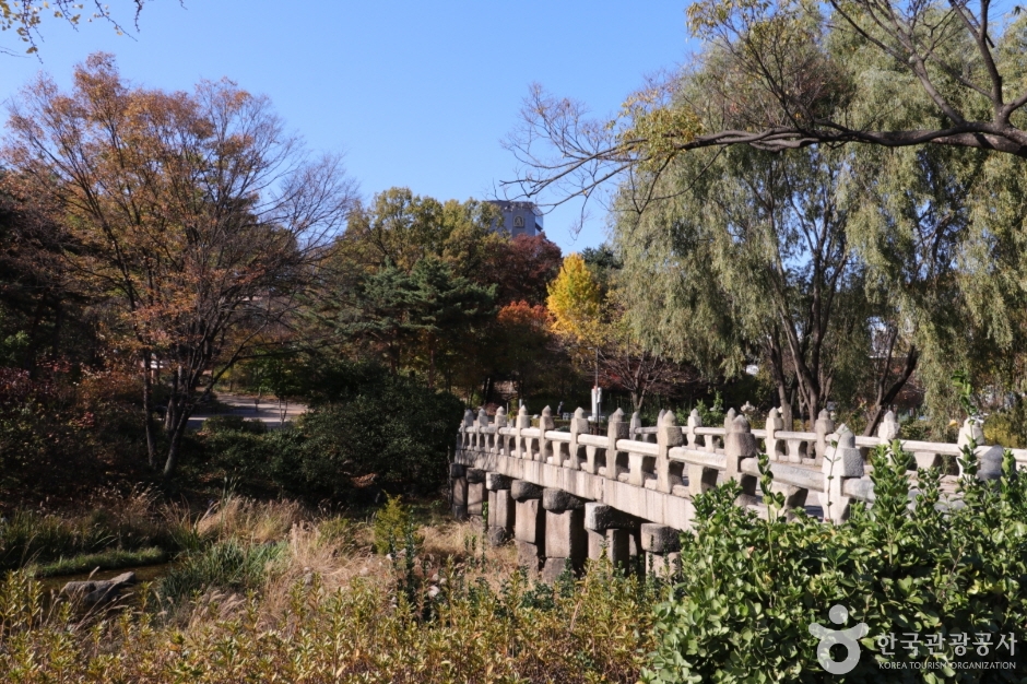 Jangchungdan Park official photo