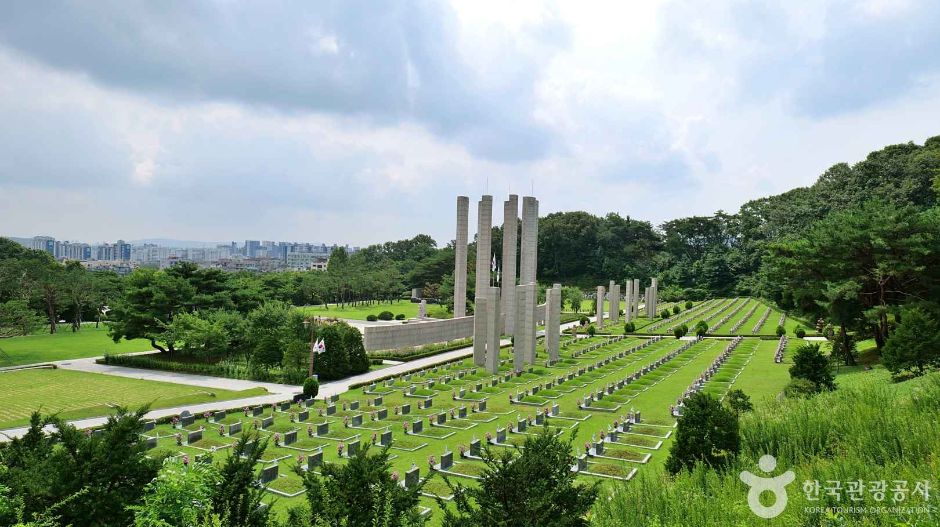 April 19 National Cemetery official photo